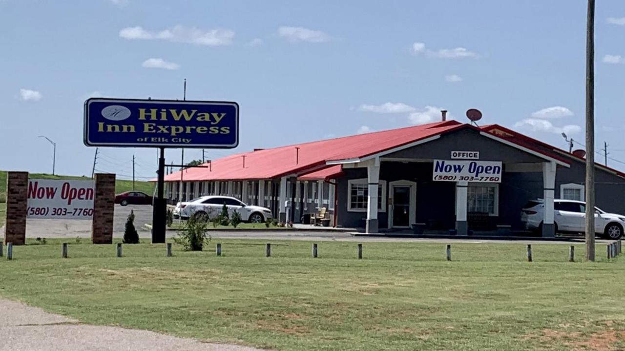 إيلك سيتي Hiway Inn Express المظهر الخارجي الصورة